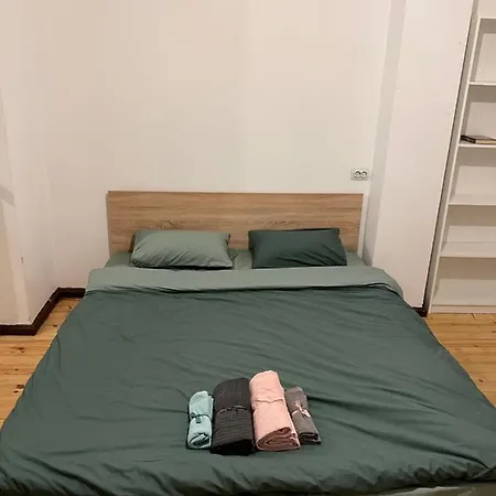 Apartment Centre *
